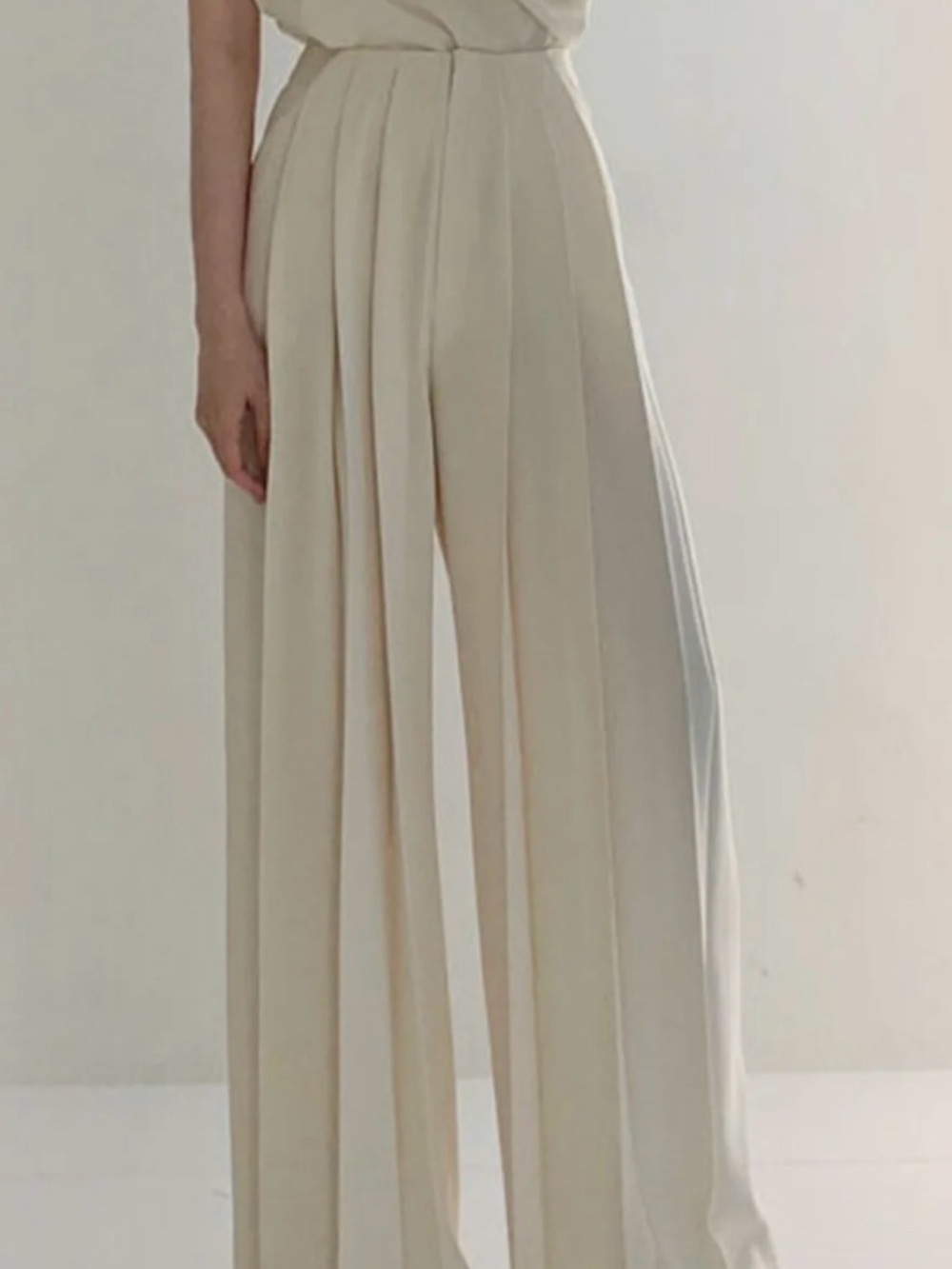Commense Cream High-Waist Wide-Leg Pleated Trousers - Picture 3 of 7